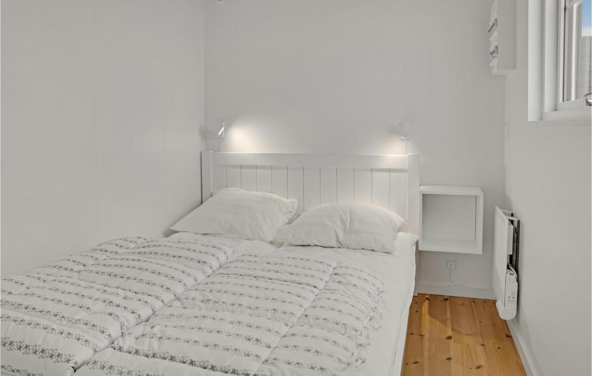 2 Bedroom Gorgeous Apartment In Vaeggerlose Bøtø By Exterior foto
